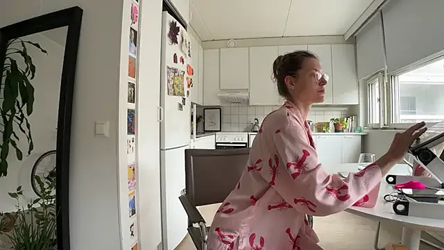 Scorpion_Peach — Take off my socks / show feet