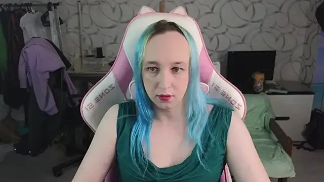 SexyTrixyLove — get naked