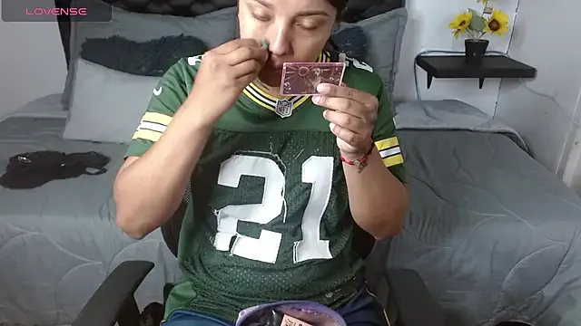 Sharit_latina777 — spank ass