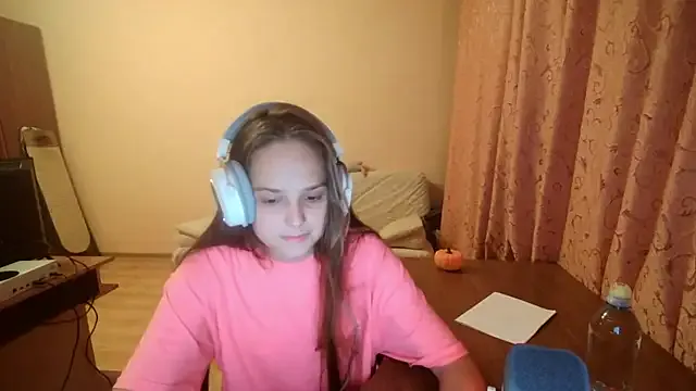 SharybbFace — Flash boobs