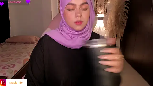 shayla_18 — make me hottt and wet