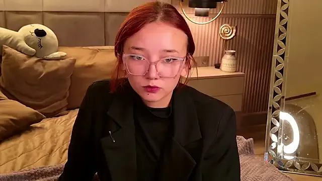 Silvia_Lore — hey!! im New Here!!