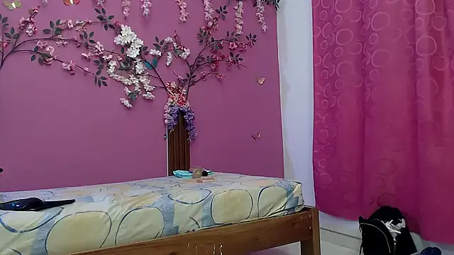 skinnybarbie022 — Freechat on StripChat