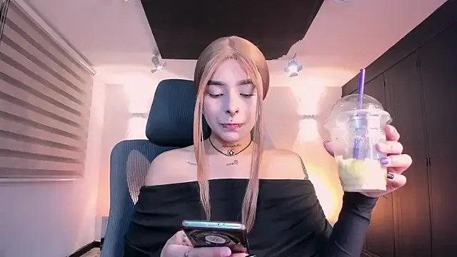SkyThompson — twerking+naked