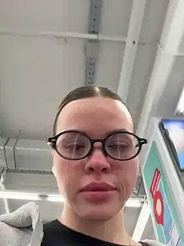 SMELLSEX — SHOW BOOBS IN METRO