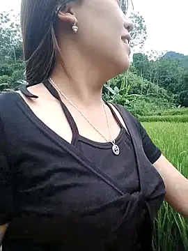 Soop_girl — Please help me buy toys.