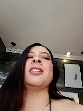 SophieCurves — Flash boobs