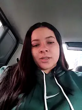SophieCurves — Flash boobs