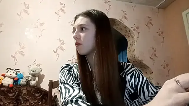 Sophiecuttie — I'll show you my ass