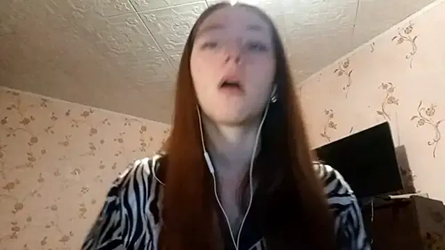 Sophiecuttie — I'll show you my legs.