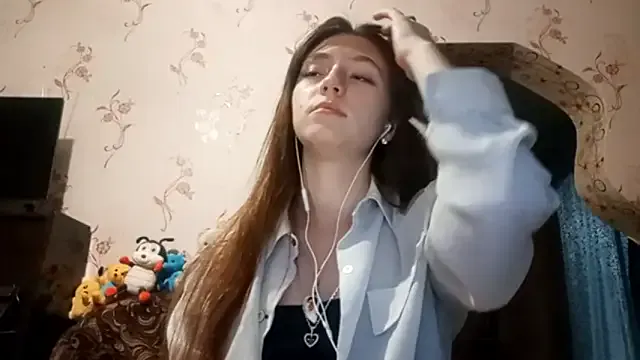Sophiecuttie — I'll show you my ass