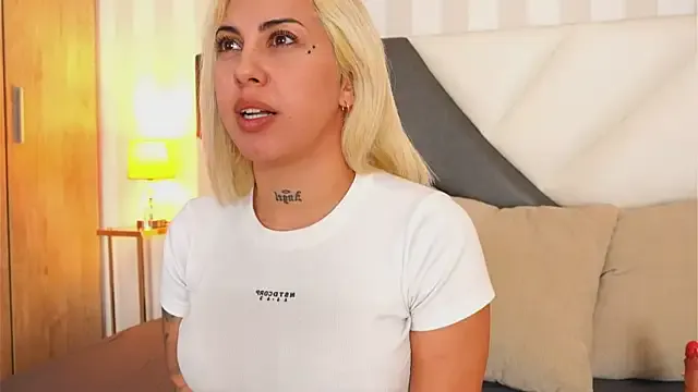 SophieWillys — Lick my dildo slowly 