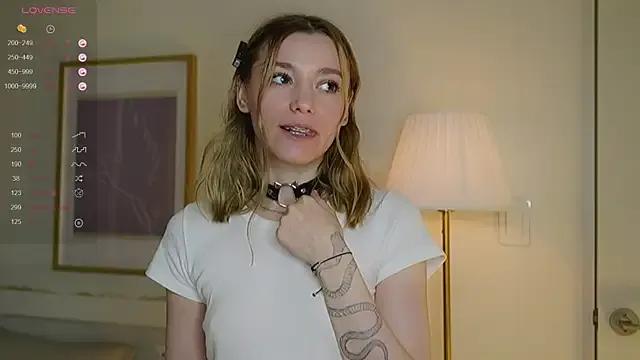 StarryMary — lick my lips close to cam