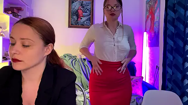 Stasia_couple — open the button on the jacket
