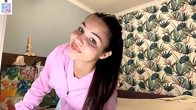 StawBerrys — Lick lips close to cam