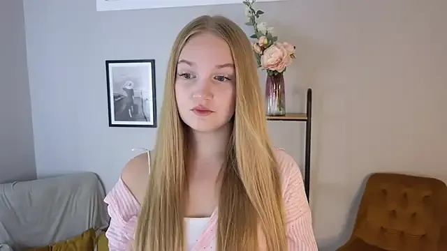 Stephanie_Owen — Add lipstick on my lips 