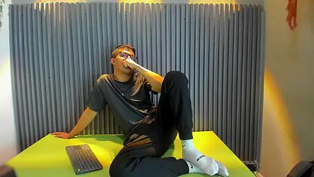 STEPHEN_BONNET — show feet