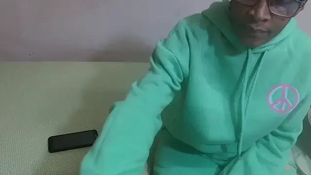SugarPoppy24xxx — Twerk and show boobs/23/9 gift