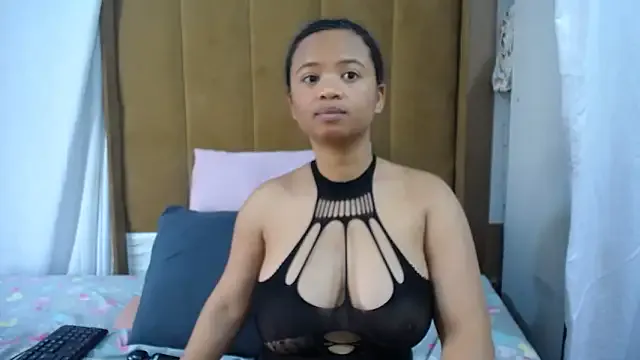 SultryTits25 — Freechat on StripChat
