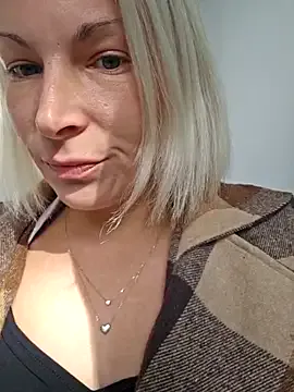 Sunny-Sin — Pussy fingern outdoor