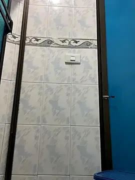 Sweet_MaryJane2 — Twerk in the bathroom