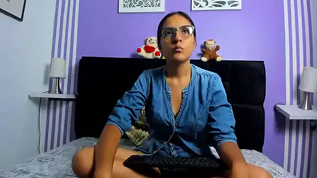 SweetBrunette_fire — Freechat on StripChat