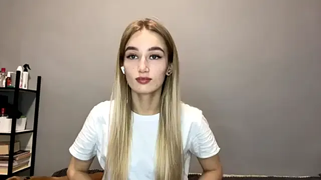 SweetCatherine — Blow kisses to everyone