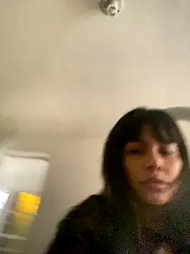 SweetieMariana — Finger in my pussy + show bubies 