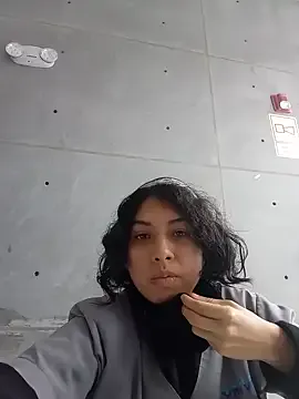 Syndel23 — masturbarme con el dildo