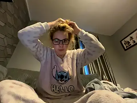 TabbyLovexox — Get my boobs out 