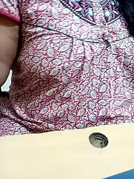 StripChat TAMIL-URVASHI is Freechat TAMIL-URVASHI — boobs oill show