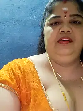 tamilthanushri — Boobs flash