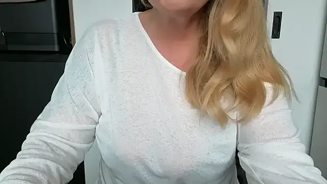 TammyJeann — play with my tits oiled