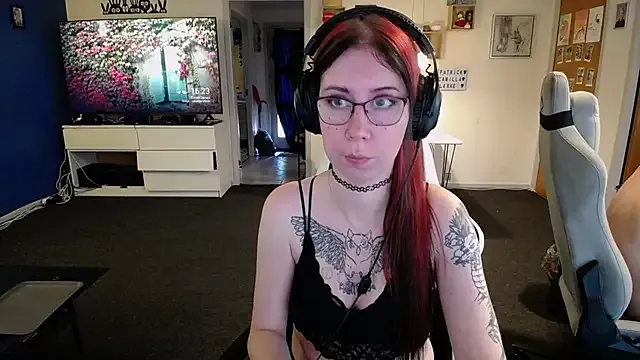 TattooedGirls — Blowjob on cam!