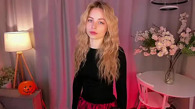 StripChat TerrySimp is Freechat TerrySimp — closer view to my hips(sensual dance)