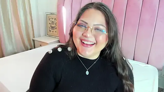 Tessa_Sinclaire — Take off bra