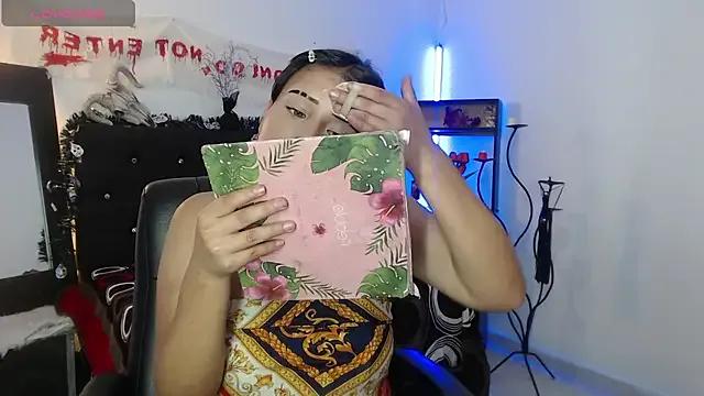 StripChat Thalia_honey is Freechat Thalia_honey — little kiss