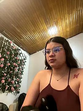 StripChat Tharafresneda_ is Freechat Tharafresneda_ — Flash Boobs in Office