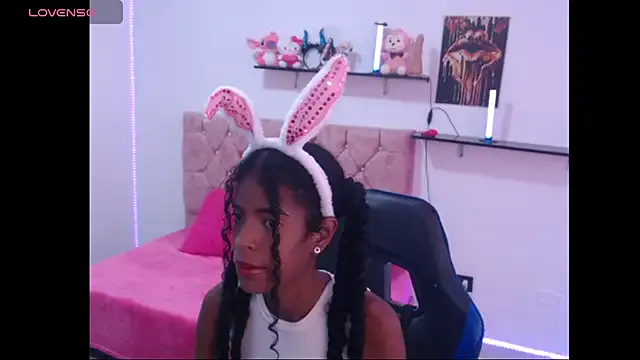thianahorny — Show pussy 5 min