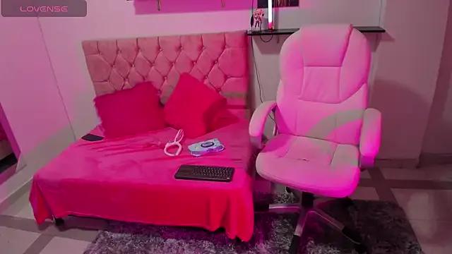 thianahorny — Show pussy 5 min