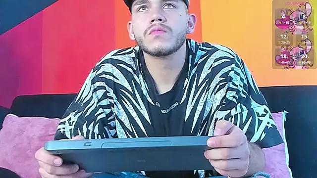Tiger_Savage — Show cock+ rub balls 