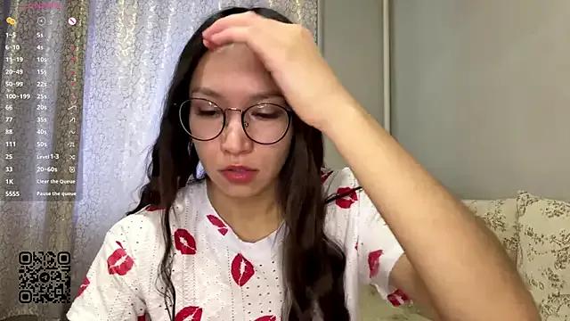 StripChat TinyDreamer is Freechat TinyDreamer — Suck my finger