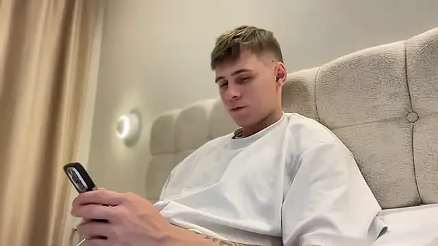 Tyler_Garner — get naked