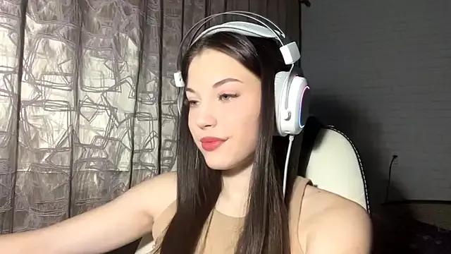 Tyrira_glow — Lick my lips close to cam