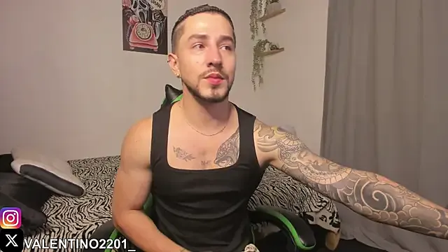 Valentino_Xander — JERK OFF WITH 2 HANDS