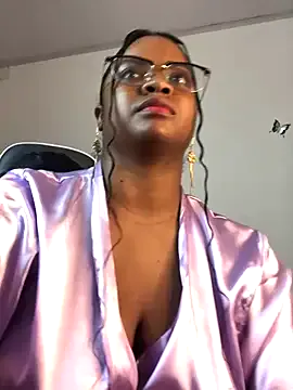 ValerieBlakee — SUCK FINGERS AND SPIT IN BOOBS