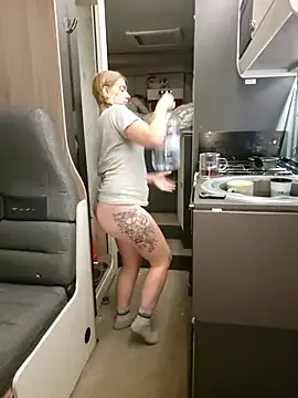 VanLifeVixen — show phat ass booty 