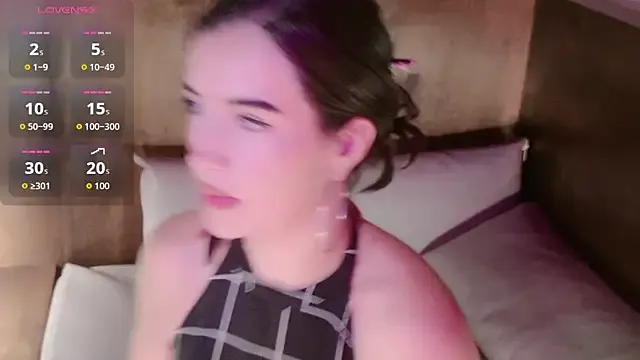 Velindraa —  Sexy Ass Close-Up Tease 