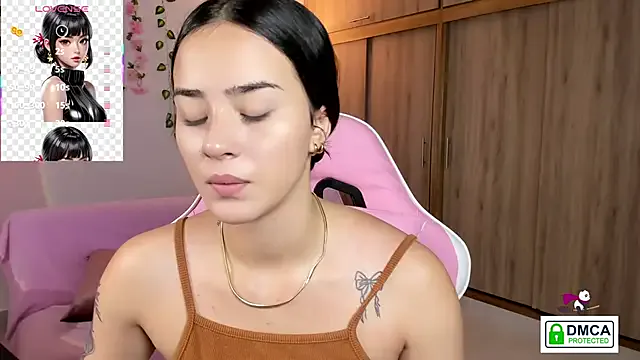 Veronica_isaza__ — Rub my pussy on the pillow (panty off)
