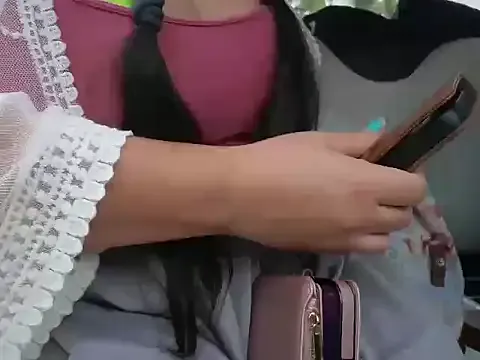 Vickiebee — Out on the Golf Cart dildo pussy